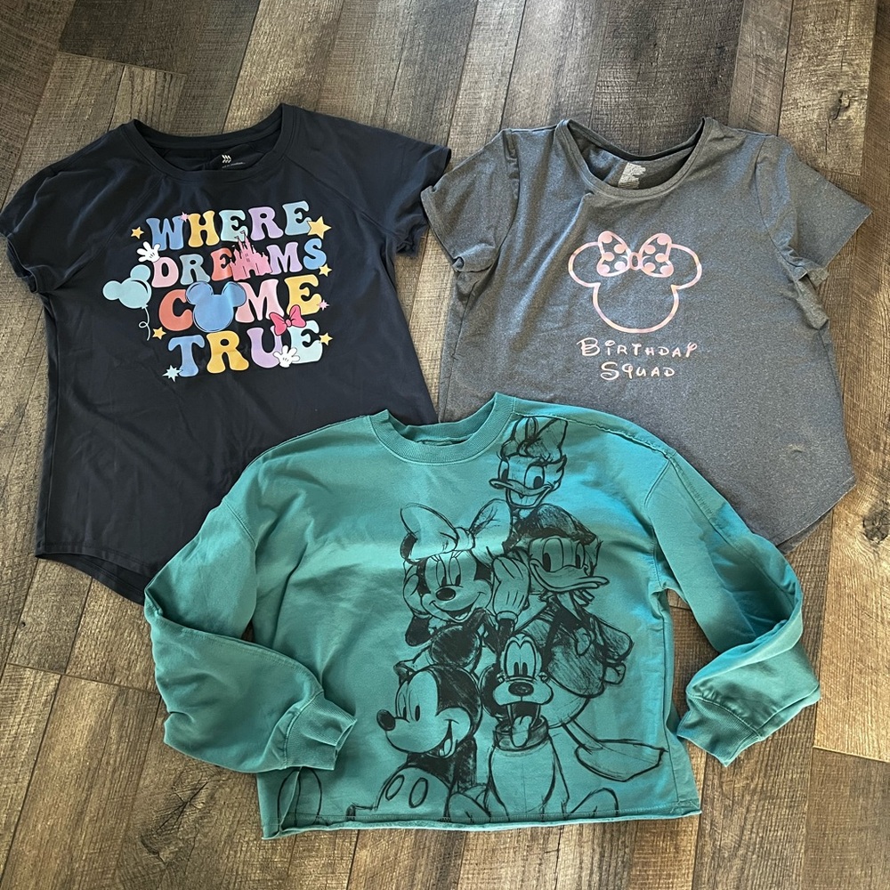 Disney vacation lot - women’s shirts